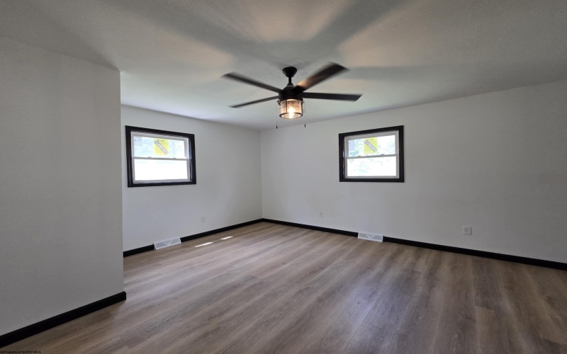 403 Broadway Avenue, Bridgeport, West Virginia 26330, 3 Bedrooms Bedrooms, 5 Rooms Rooms,2 BathroomsBathrooms,Single Family Detached,For Sale,Broadway,10160671