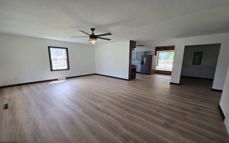 403 Broadway Avenue, Bridgeport, West Virginia 26330, 3 Bedrooms Bedrooms, 5 Rooms Rooms,2 BathroomsBathrooms,Single Family Detached,For Sale,Broadway,10160671