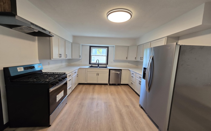 403 Broadway Avenue, Bridgeport, West Virginia 26330, 3 Bedrooms Bedrooms, 5 Rooms Rooms,2 BathroomsBathrooms,Single Family Detached,For Sale,Broadway,10160671