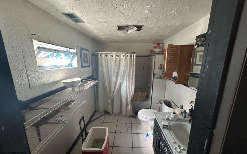 2308 9th Avenue, Huntington, West Virginia 25703, 2 Bedrooms Bedrooms, 5 Rooms Rooms,2 BathroomsBathrooms,Single Family Detached,For Sale,9th,10160675