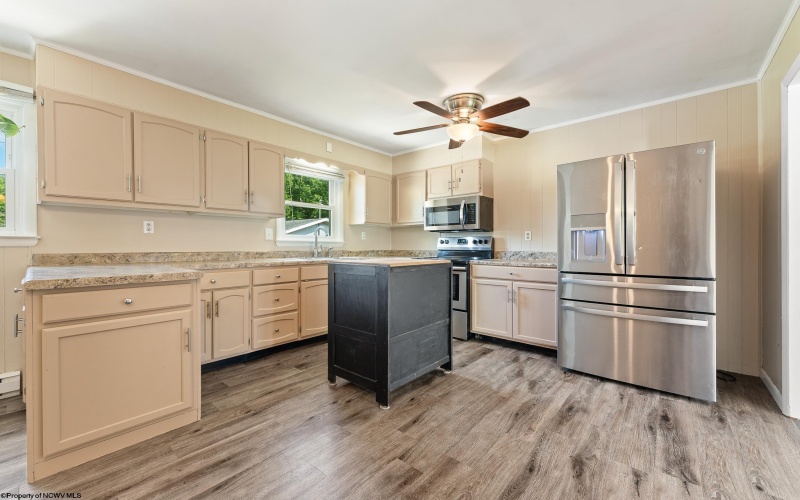 18 Ash Street, Lost Creek, West Virginia 26385, 4 Bedrooms Bedrooms, 6 Rooms Rooms,1 BathroomBathrooms,Single Family Detached,For Sale,Ash,10160676