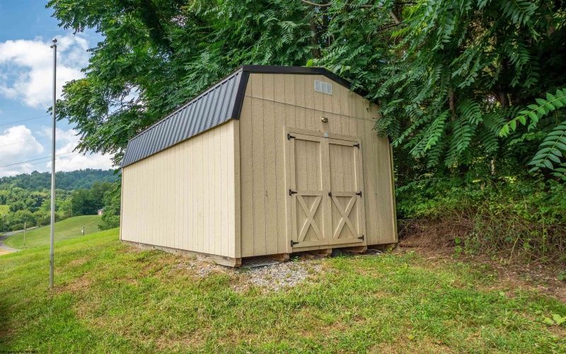 2105 Manuel Drive, Fairmont, West Virginia 26554-000, 3 Bedrooms Bedrooms, 5 Rooms Rooms,1 BathroomBathrooms,Single Family Detached,For Sale,Manuel,10160683