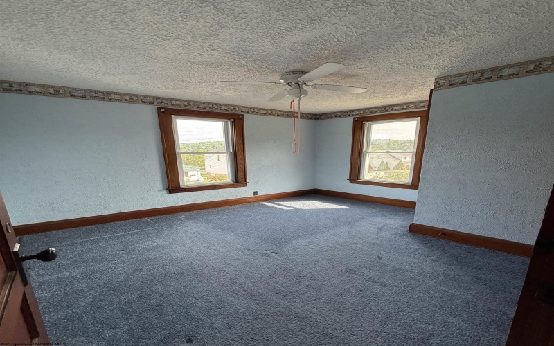 324 Fowler Avenue, Clarksburg, West Virginia 26301, 4 Bedrooms Bedrooms, 10 Rooms Rooms,1 BathroomBathrooms,Single Family Detached,For Sale,Fowler,10160693