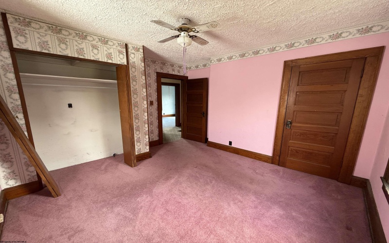 324 Fowler Avenue, Clarksburg, West Virginia 26301, 4 Bedrooms Bedrooms, 10 Rooms Rooms,1 BathroomBathrooms,Single Family Detached,For Sale,Fowler,10160693