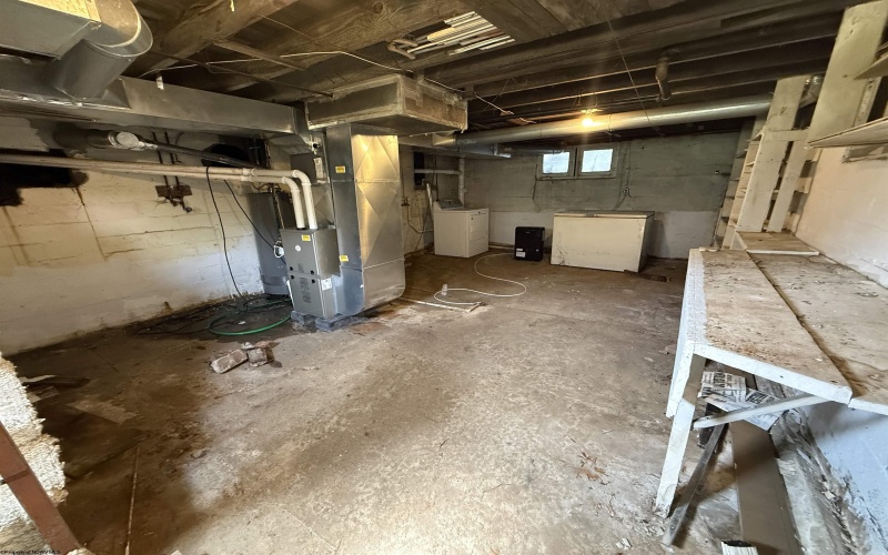 324 Fowler Avenue, Clarksburg, West Virginia 26301, 4 Bedrooms Bedrooms, 10 Rooms Rooms,1 BathroomBathrooms,Single Family Detached,For Sale,Fowler,10160693