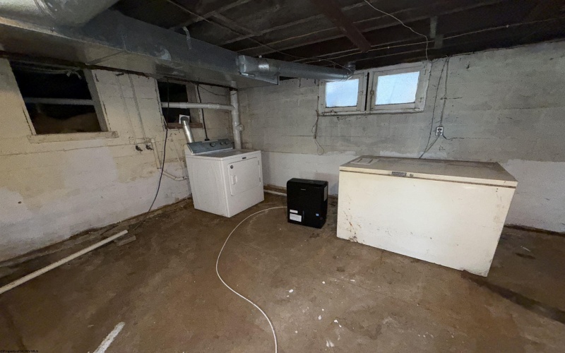 324 Fowler Avenue, Clarksburg, West Virginia 26301, 4 Bedrooms Bedrooms, 10 Rooms Rooms,1 BathroomBathrooms,Single Family Detached,For Sale,Fowler,10160693