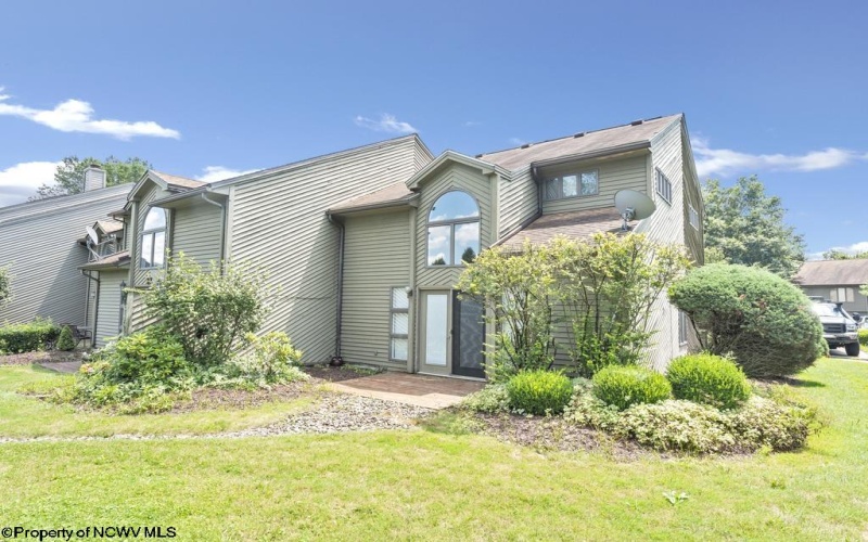 1028 Greystone Circle, Morgantown, West Virginia 26508, 2 Bedrooms Bedrooms, 5 Rooms Rooms,1 BathroomBathrooms,Single Family Attached,For Sale,Greystone,10160695