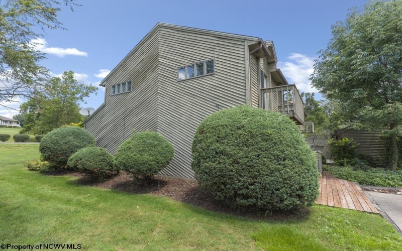 1028 Greystone Circle, Morgantown, West Virginia 26508, 2 Bedrooms Bedrooms, 5 Rooms Rooms,1 BathroomBathrooms,Single Family Attached,For Sale,Greystone,10160695