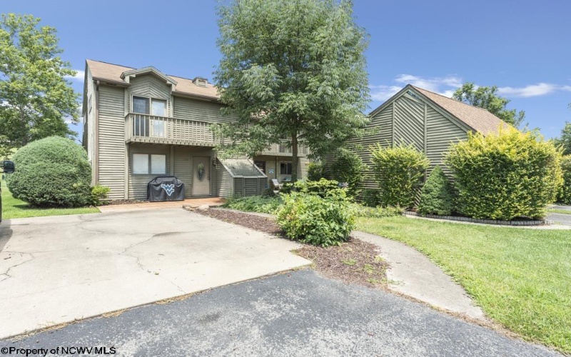 1028 Greystone Circle, Morgantown, West Virginia 26508, 2 Bedrooms Bedrooms, 5 Rooms Rooms,1 BathroomBathrooms,Single Family Attached,For Sale,Greystone,10160695