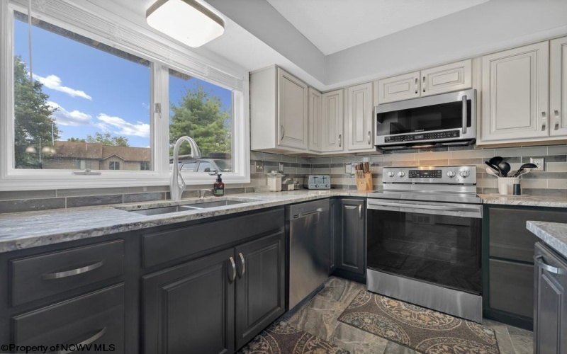 1028 Greystone Circle, Morgantown, West Virginia 26508, 2 Bedrooms Bedrooms, 5 Rooms Rooms,1 BathroomBathrooms,Single Family Attached,For Sale,Greystone,10160695