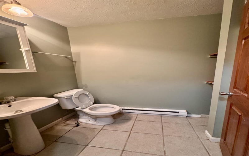 20 Hillside Drive, Fairmont, West Virginia 26554, 3 Bedrooms Bedrooms, 6 Rooms Rooms,2 BathroomsBathrooms,Single Family Detached,For Sale,Hillside,10160697
