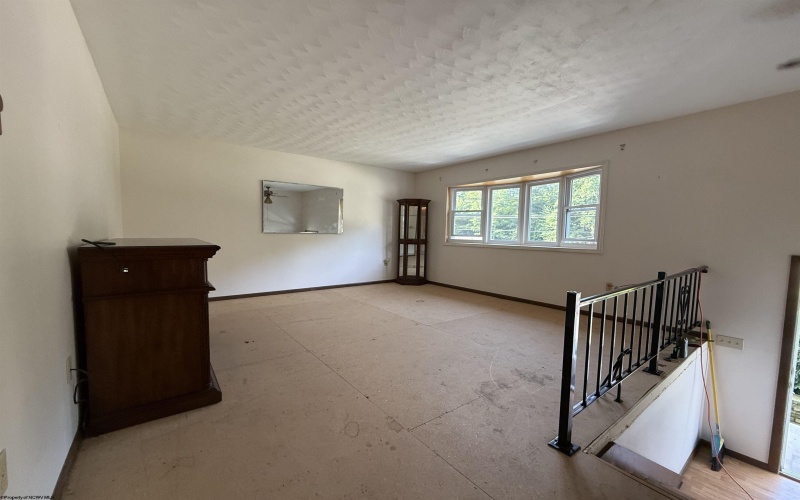 106 Elizabeth Circle, Kingwood, West Virginia 26537, 3 Bedrooms Bedrooms, 6 Rooms Rooms,1 BathroomBathrooms,Single Family Detached,For Sale,Elizabeth,10160700