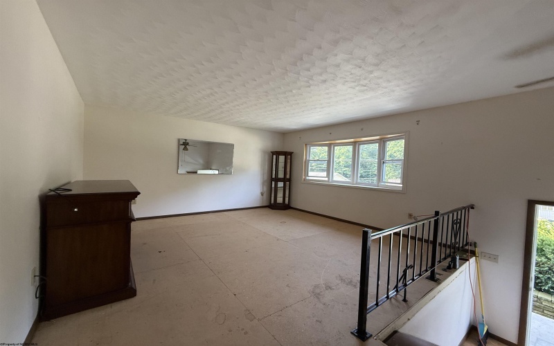106 Elizabeth Circle, Kingwood, West Virginia 26537, 3 Bedrooms Bedrooms, 6 Rooms Rooms,1 BathroomBathrooms,Single Family Detached,For Sale,Elizabeth,10160700