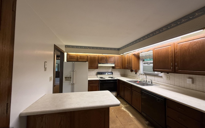 106 Elizabeth Circle, Kingwood, West Virginia 26537, 3 Bedrooms Bedrooms, 6 Rooms Rooms,1 BathroomBathrooms,Single Family Detached,For Sale,Elizabeth,10160700