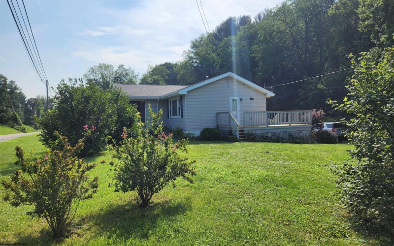2589 Fairmont Road, Morgantown, West Virginia 26501, 3 Bedrooms Bedrooms, 8 Rooms Rooms,1 BathroomBathrooms,Single Family Detached,For Sale,Fairmont,10160699