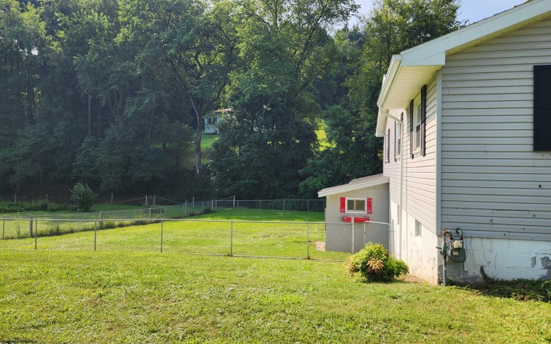 2589 Fairmont Road, Morgantown, West Virginia 26501, 3 Bedrooms Bedrooms, 8 Rooms Rooms,1 BathroomBathrooms,Single Family Detached,For Sale,Fairmont,10160699