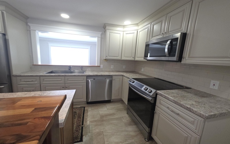 102 Seemont Drive, Kingwood, West Virginia 26537, 2 Bedrooms Bedrooms, 6 Rooms Rooms,1 BathroomBathrooms,Single Family Detached,For Sale,Seemont,10160722