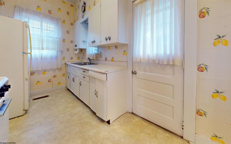 302 Adams Street, Mannington, West Virginia 26582, 2 Bedrooms Bedrooms, 5 Rooms Rooms,1 BathroomBathrooms,Single Family Detached,For Sale,Adams,10160704