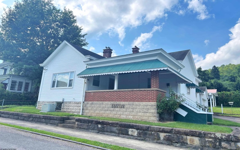 302 Adams Street, Mannington, West Virginia 26582, 2 Bedrooms Bedrooms, 5 Rooms Rooms,1 BathroomBathrooms,Single Family Detached,For Sale,Adams,10160704