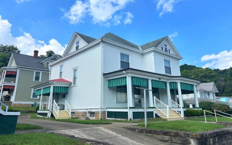 300 Adams Street, Mannington, West Virginia 26582, 4 Bedrooms Bedrooms, 8 Rooms Rooms,2 BathroomsBathrooms,Single Family Detached,For Sale,Adams,10160703