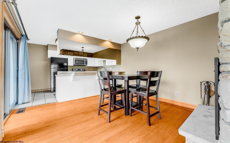 405 Lakeview Estates, Morgantown, West Virginia 26508, 2 Bedrooms Bedrooms, 7 Rooms Rooms,3 BathroomsBathrooms,Single Family Attached,For Sale,Lakeview,10160727