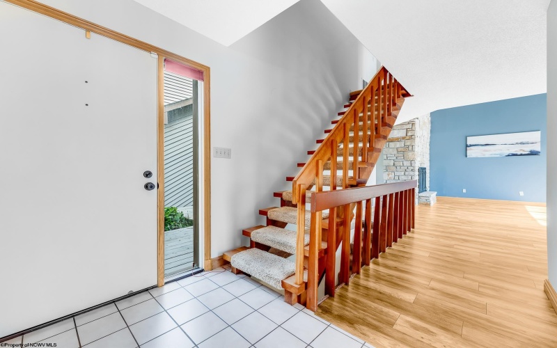 405 Lakeview Estates, Morgantown, West Virginia 26508, 2 Bedrooms Bedrooms, 7 Rooms Rooms,3 BathroomsBathrooms,Single Family Attached,For Sale,Lakeview,10160727