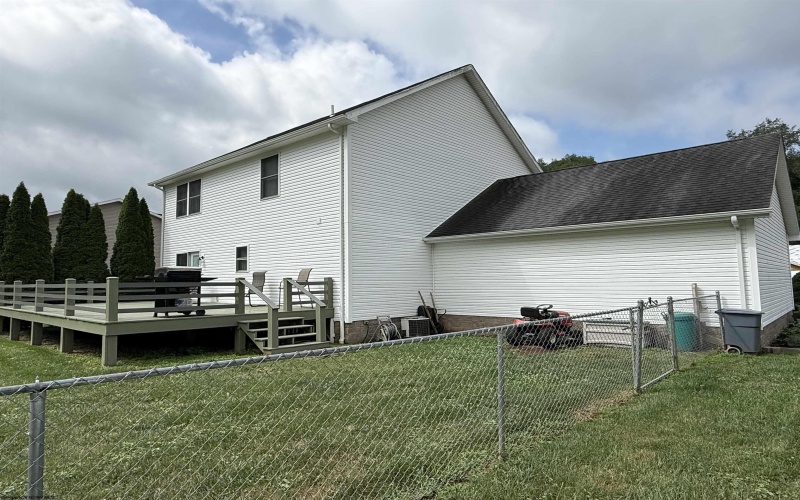 92 Tymber Creek Drive, Clarksburg, West Virginia 26301, 3 Bedrooms Bedrooms, 9 Rooms Rooms,2 BathroomsBathrooms,Single Family Detached,For Sale,Tymber Creek,10160740