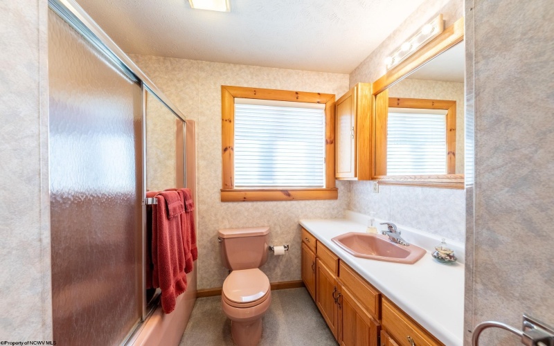 102 Country Club Court, Kingwood, West Virginia 26537, 3 Bedrooms Bedrooms, 10 Rooms Rooms,3 BathroomsBathrooms,Single Family Detached,For Sale,Country Club,10160734