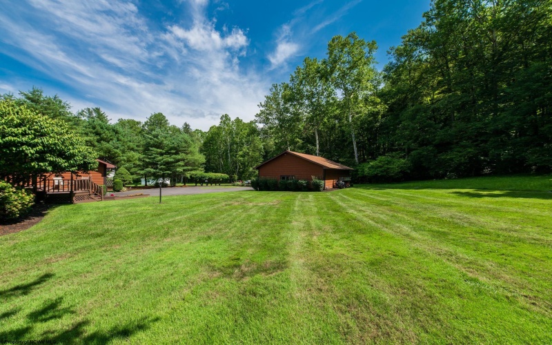 102 Country Club Court, Kingwood, West Virginia 26537, 3 Bedrooms Bedrooms, 10 Rooms Rooms,3 BathroomsBathrooms,Single Family Detached,For Sale,Country Club,10160734