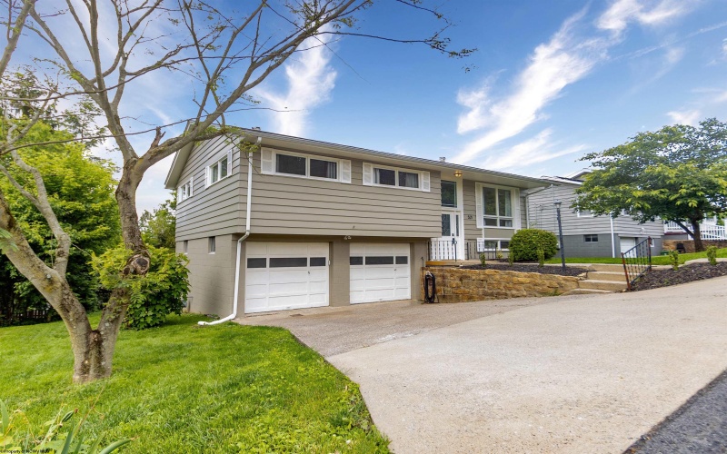 521 Woodhaven Drive, Morgantown, West Virginia 26505, 4 Bedrooms Bedrooms, 8 Rooms Rooms,3 BathroomsBathrooms,Residential Rentals,For Rent,Woodhaven,10160742