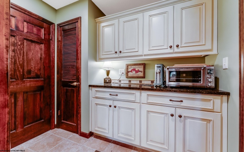 14 Greentree Drive, Morgantown, West Virginia 26508, 5 Bedrooms Bedrooms, 9 Rooms Rooms,2 BathroomsBathrooms,Single Family Detached,For Sale,Greentree,10160760