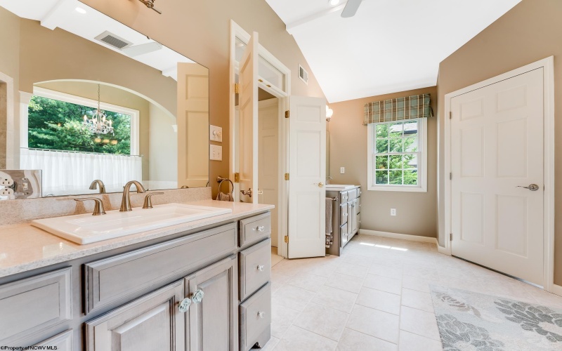 14 Greentree Drive, Morgantown, West Virginia 26508, 5 Bedrooms Bedrooms, 9 Rooms Rooms,2 BathroomsBathrooms,Single Family Detached,For Sale,Greentree,10160760