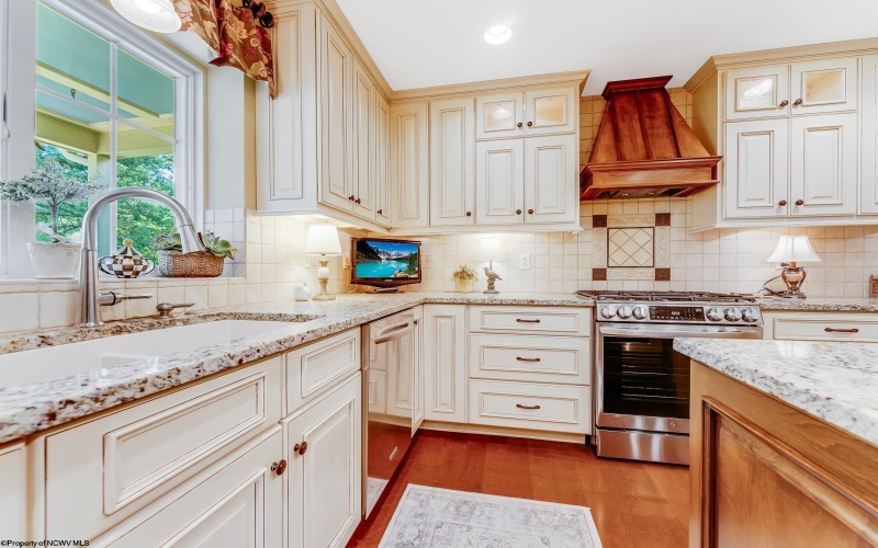 14 Greentree Drive, Morgantown, West Virginia 26508, 5 Bedrooms Bedrooms, 9 Rooms Rooms,2 BathroomsBathrooms,Single Family Detached,For Sale,Greentree,10160760