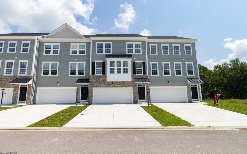43 Dover Court, Bridgeport, West Virginia 26330-0000, 4 Bedrooms Bedrooms, 7 Rooms Rooms,4 BathroomsBathrooms,Residential Rentals,For Rent,Dover,10160755