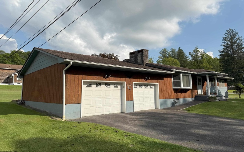 39 Barron Avenue, Elkins, West Virginia 26241, 3 Bedrooms Bedrooms, 6 Rooms Rooms,1 BathroomBathrooms,Single Family Detached,For Sale,Barron,10160752