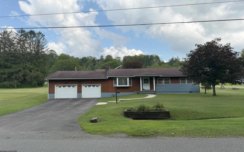 39 Barron Avenue, Elkins, West Virginia 26241, 3 Bedrooms Bedrooms, 6 Rooms Rooms,1 BathroomBathrooms,Single Family Detached,For Sale,Barron,10160752
