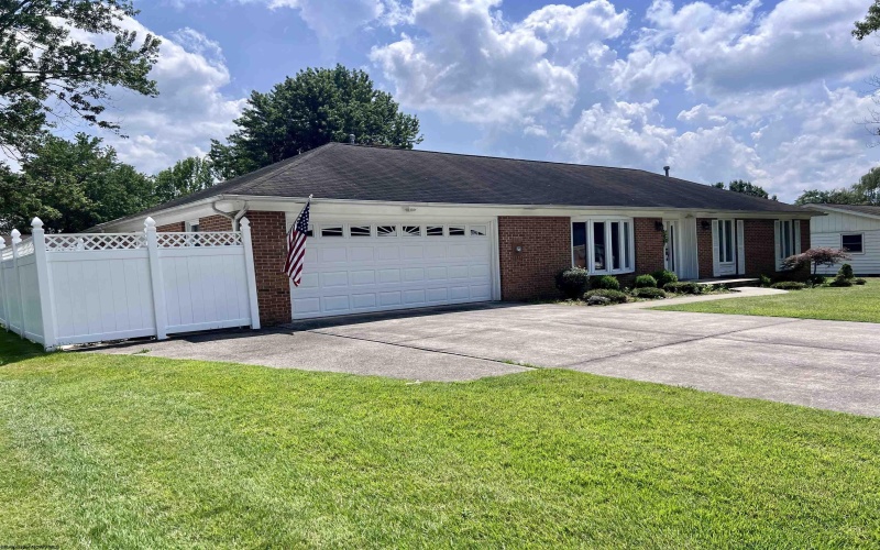 109 MountainView Drive, Elkins, West Virginia 26241, 3 Bedrooms Bedrooms, 10 Rooms Rooms,2 BathroomsBathrooms,Single Family Detached,For Sale,MountainView,10160763