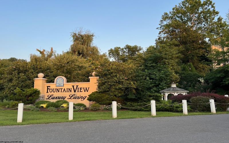 115 Fountain View Drive, Morgantown, West Virginia 26505, 2 Bedrooms Bedrooms, 5 Rooms Rooms,2 BathroomsBathrooms,Single Family Attached,For Sale,Fountain View,10159222