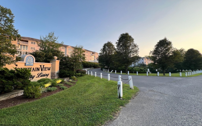 115 Fountain View Drive, Morgantown, West Virginia 26505, 2 Bedrooms Bedrooms, 5 Rooms Rooms,2 BathroomsBathrooms,Single Family Attached,For Sale,Fountain View,10159222