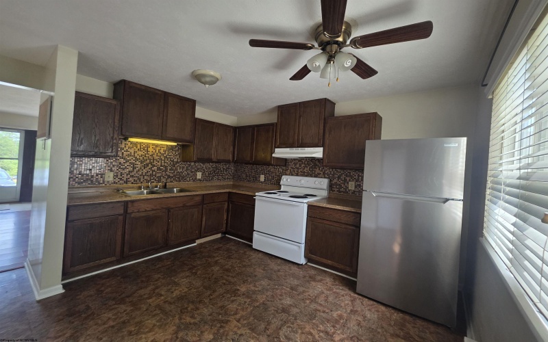 26 Pineview Drive, Reedsville, West Virginia 26547, 2 Bedrooms Bedrooms, 4 Rooms Rooms,1 BathroomBathrooms,Residential Rentals,For Rent,Pineview,10160777