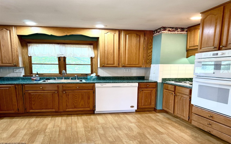 100 Shawnee Way, Clarksburg, West Virginia 26301, 3 Bedrooms Bedrooms, 7 Rooms Rooms,2 BathroomsBathrooms,Single Family Detached,For Sale,Shawnee,10160766