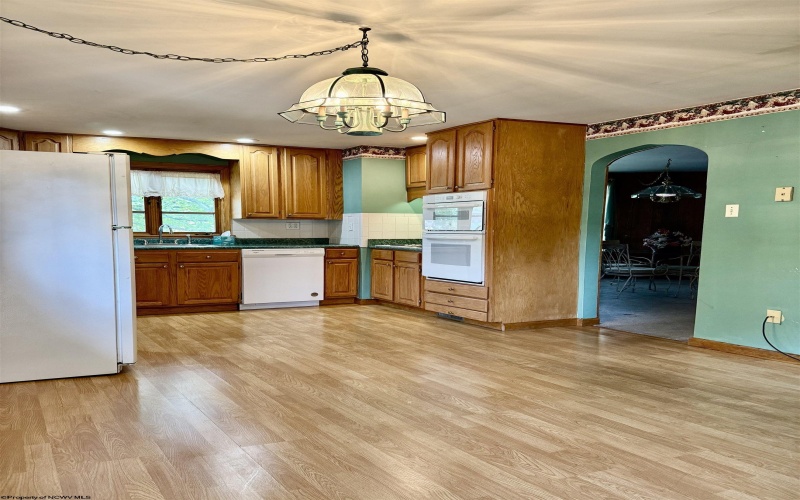 100 Shawnee Way, Clarksburg, West Virginia 26301, 3 Bedrooms Bedrooms, 7 Rooms Rooms,2 BathroomsBathrooms,Single Family Detached,For Sale,Shawnee,10160766