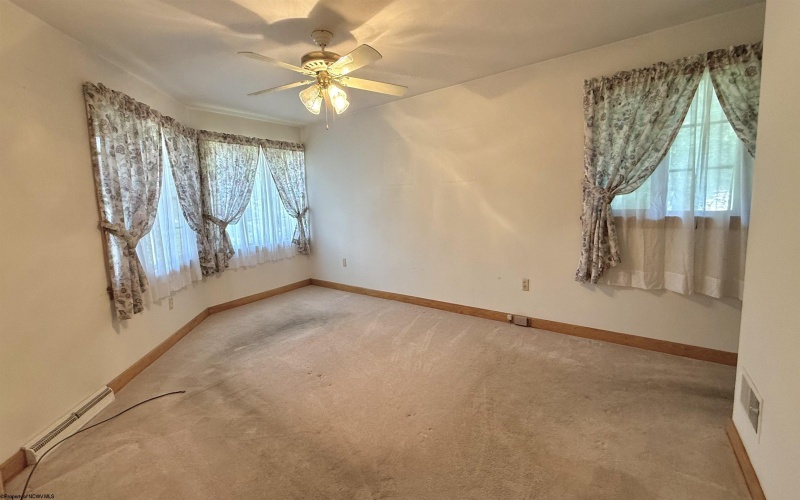 100 Shawnee Way, Clarksburg, West Virginia 26301, 3 Bedrooms Bedrooms, 7 Rooms Rooms,2 BathroomsBathrooms,Single Family Detached,For Sale,Shawnee,10160766