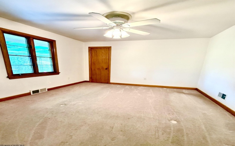 100 Shawnee Way, Clarksburg, West Virginia 26301, 3 Bedrooms Bedrooms, 7 Rooms Rooms,2 BathroomsBathrooms,Single Family Detached,For Sale,Shawnee,10160766