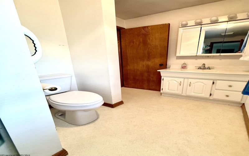 100 Shawnee Way, Clarksburg, West Virginia 26301, 3 Bedrooms Bedrooms, 7 Rooms Rooms,2 BathroomsBathrooms,Single Family Detached,For Sale,Shawnee,10160766