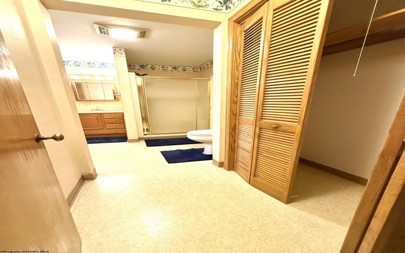 100 Shawnee Way, Clarksburg, West Virginia 26301, 3 Bedrooms Bedrooms, 7 Rooms Rooms,2 BathroomsBathrooms,Single Family Detached,For Sale,Shawnee,10160766