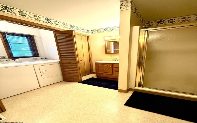 100 Shawnee Way, Clarksburg, West Virginia 26301, 3 Bedrooms Bedrooms, 7 Rooms Rooms,2 BathroomsBathrooms,Single Family Detached,For Sale,Shawnee,10160766