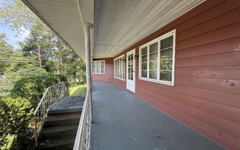 100 Shawnee Way, Clarksburg, West Virginia 26301, 3 Bedrooms Bedrooms, 7 Rooms Rooms,2 BathroomsBathrooms,Single Family Detached,For Sale,Shawnee,10160766