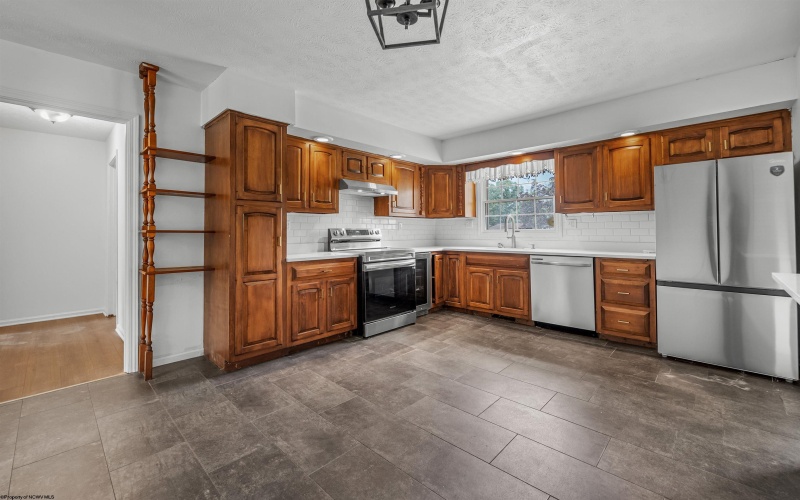 33 Elephant Walk, Fairmont, West Virginia 26554, 5 Bedrooms Bedrooms, 9 Rooms Rooms,4 BathroomsBathrooms,Single Family Detached,For Sale,Elephant,10160767