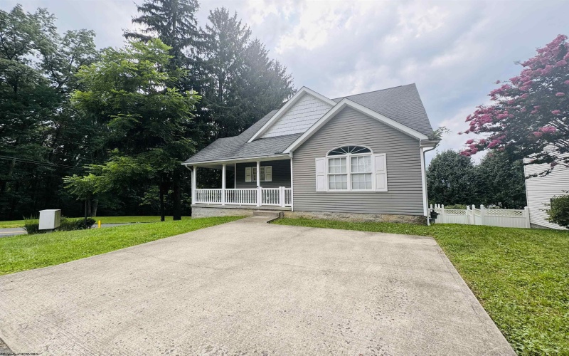 1 Lafollette Drive, Morgantown, West Virginia 26508, 2 Bedrooms Bedrooms, 6 Rooms Rooms,2 BathroomsBathrooms,Single Family Detached,For Sale,Lafollette,10160768